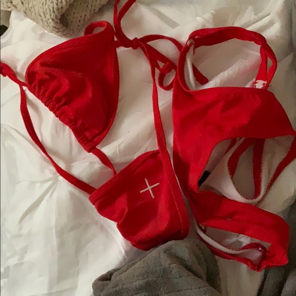 $70 Boutin La red set - Picture 2 of 4
